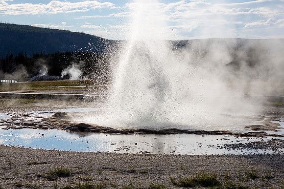 Sawmill Geyser - Upper Geyser Basin - Yellowstone National Park