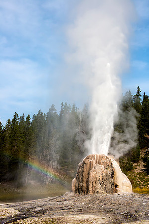 Lone Star Geyser with rainbow