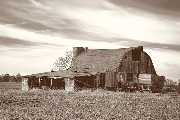 Old barn in Illinois - Sepiatone treatment