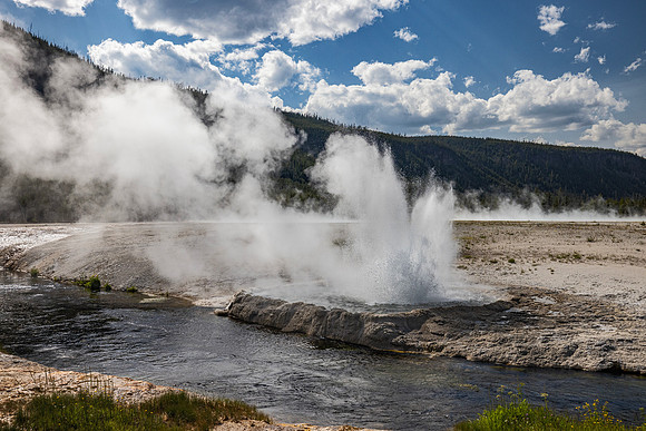 Cliff Geyser - Black Sand Basin - 2023